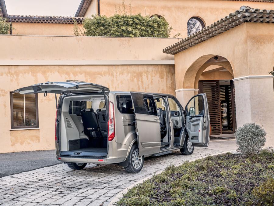  Ford Tourneo Custom LWB 2017 года  (WW) (фото 10 из 14)